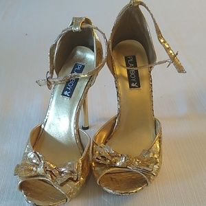 Gold peep-toe bow heels